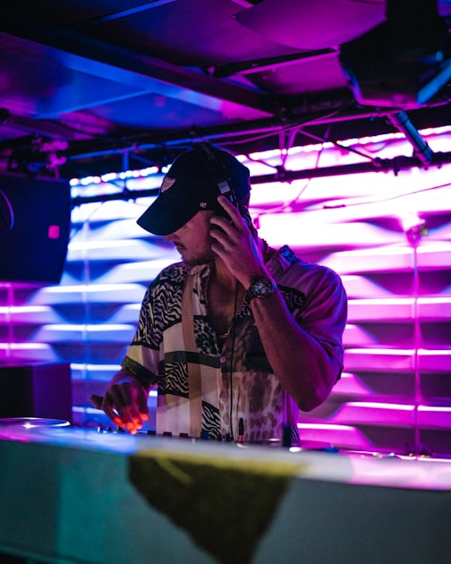 Choosing the Right DJ for Your Wedding